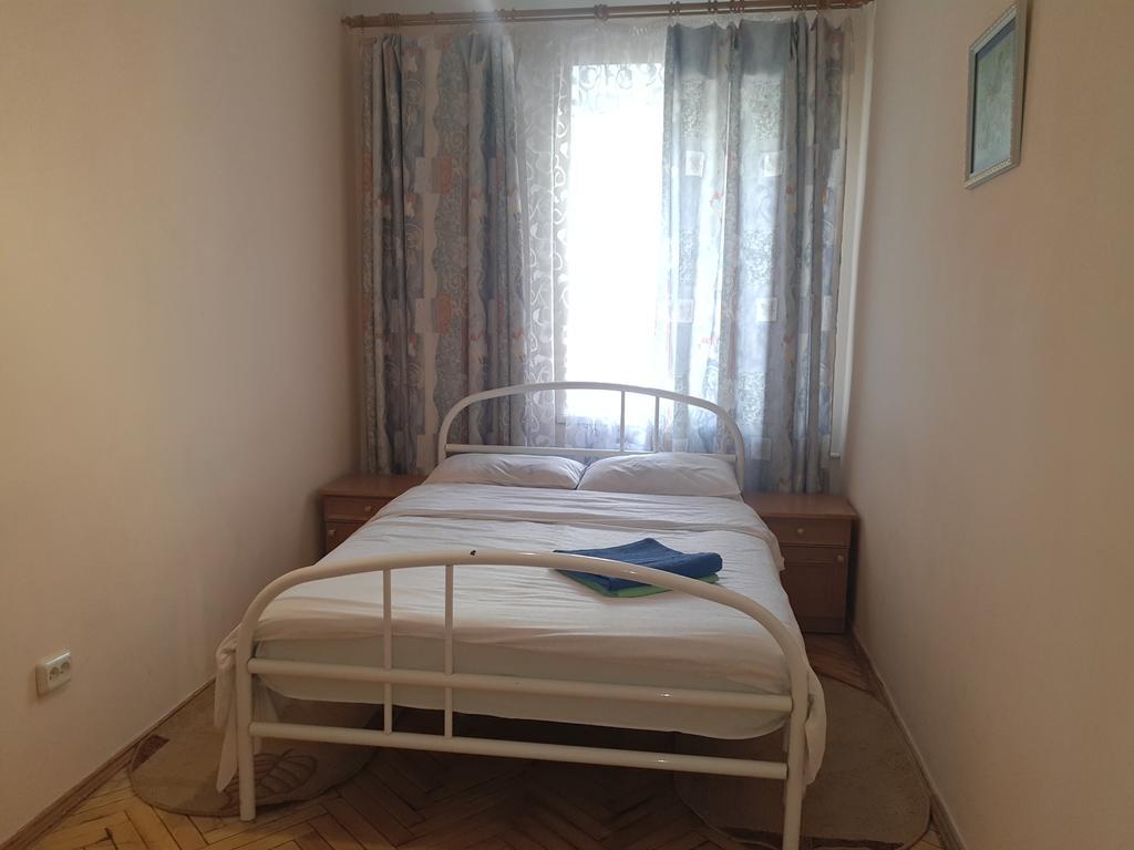 Apartment Gospitalna Street 2 Киев Экстерьер фото